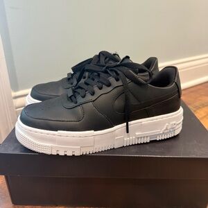 Women’s Nike Air Force 1 Pixel Sneakers